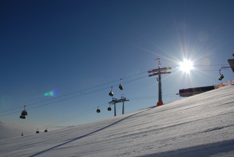 moderne Bahnen und breite lange Pisten Reiteralm Bergbahnen 768x514