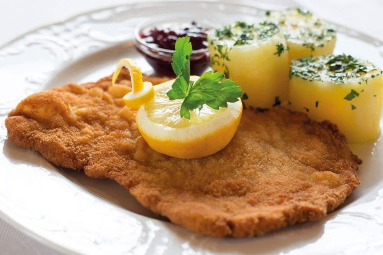 kirchenwirt puch schnitzel zitrone 768x512