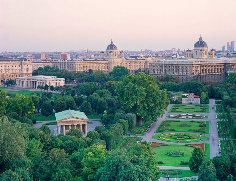 Blick auf Volksgarten und Museen in Wien Blick auf Volksgarten und Museen in Wien