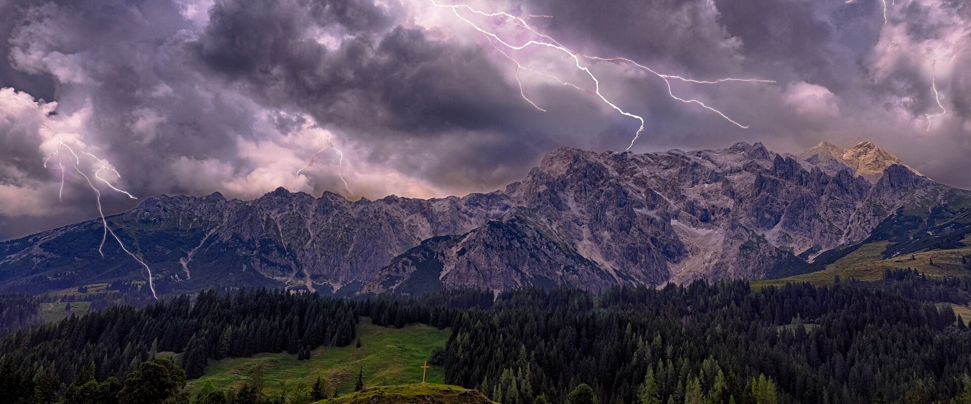 Bergwetter lesen: Gewitter in den Alpen sicher erkennen und meiden