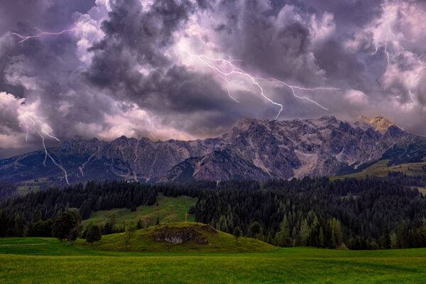 Bergwetter lesen: Gewitter in den Alpen sicher erkennen und meiden