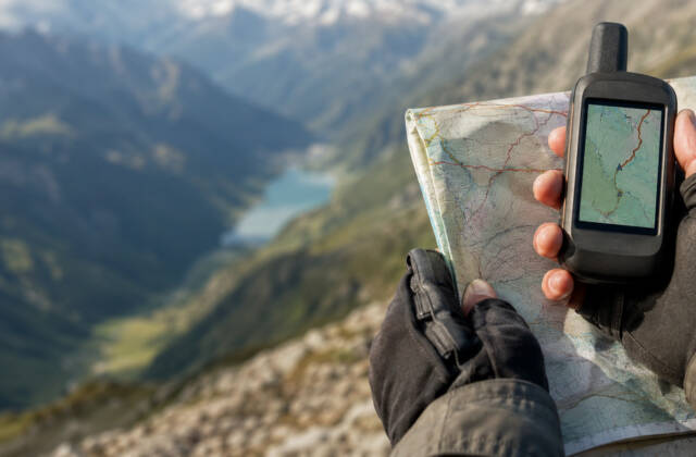 GPS-Geraete 2026 fuer Wanderer: Garmin vs. Suunto Vergleich