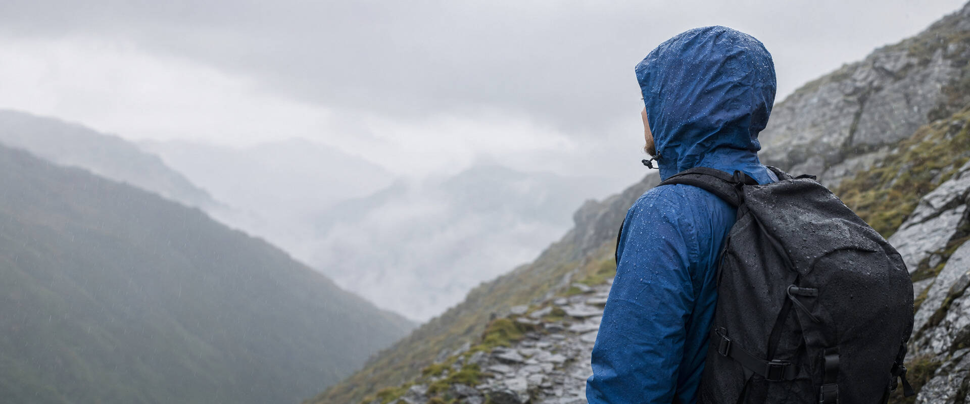 Regenjacke fuers Wandern: Gore-Tex vs. guenstige Alternativen