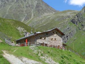 Amberger Hütte, 2135 m Seehöhe, Stubaier Alpen